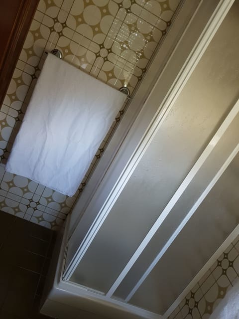 Triple Room | Blackout drapes, iron/ironing board, rollaway beds, free WiFi