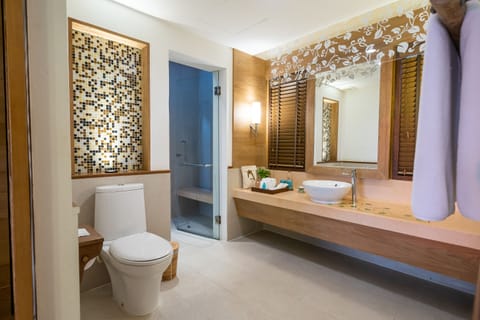 Premier Seaview | Bathroom | Shower, hair dryer, bathrobes, slippers