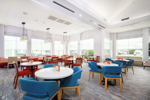 Breakfast and dinner served