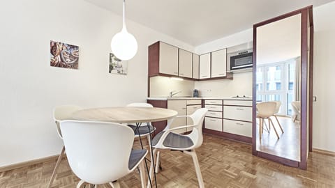 Apartment, 1 Bedroom | In-room dining