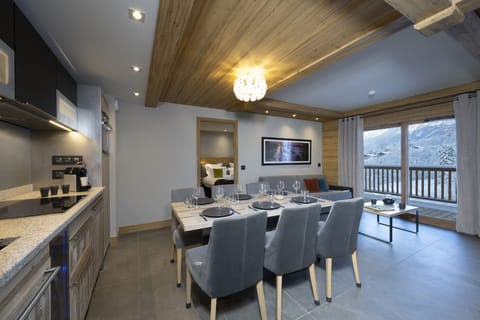 Apartment 3 rooms, 6 people with view on the Mont Blanc Massif | Private kitchen | Full-size fridge, microwave, oven, stovetop