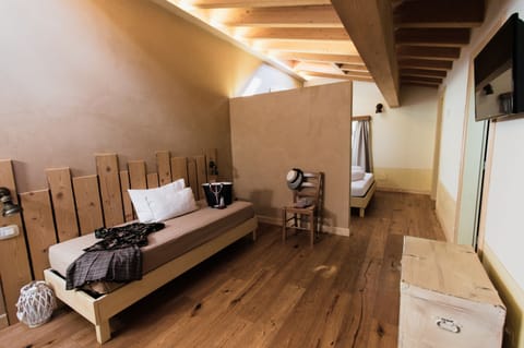 Exclusive Suite (Orchidea) | Frette Italian sheets, premium bedding, down comforters, pillowtop beds