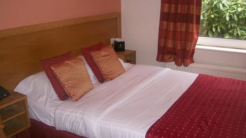 Standard Double Room | Desk, iron/ironing board, free WiFi, bed sheets