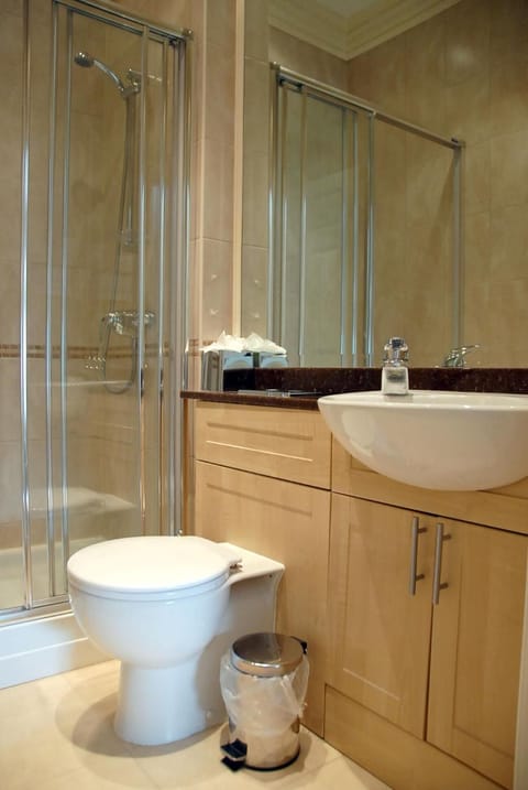 Separate tub and shower, free toiletries, hair dryer, towels