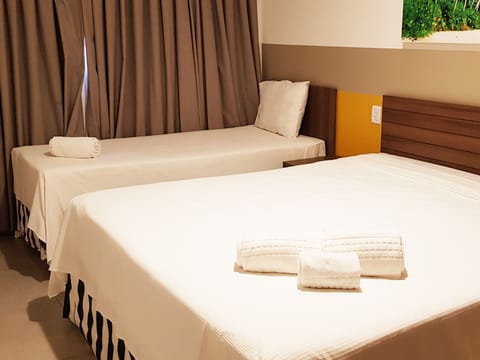 Deluxe Suite, Balcony (1) | Minibar, blackout drapes, soundproofing, free cribs/infant beds