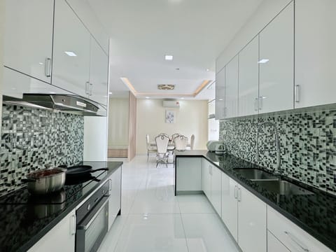 2 Bedrooms Apartment | Private kitchen | Fridge, oven, electric kettle, rice cooker