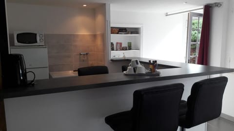 Full-size fridge, microwave, stovetop, coffee/tea maker