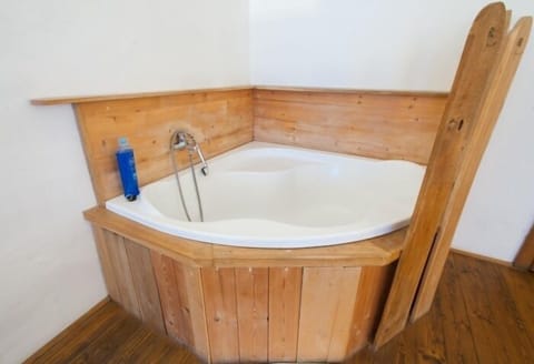 Superior Room | Deep soaking bathtub