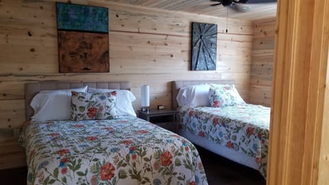 Cabin 6 | Individually decorated, individually furnished, free WiFi, bed sheets