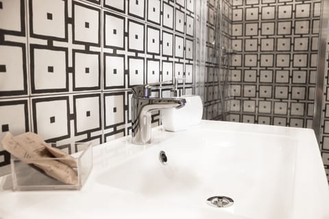 Comfort Room | Bathroom | Shower, free toiletries, hair dryer, bidet