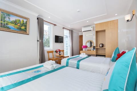 Standard Twin Room | Minibar, desk, soundproofing, free WiFi