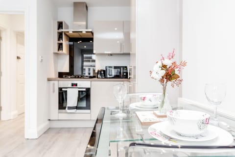 Signature Apartment | In-room dining