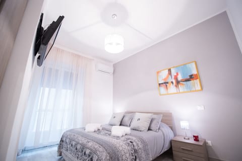 Classic Triple Room, Balcony | In-room safe, individually decorated, desk, free WiFi