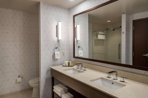 King Bed Junior Suite | Bathroom | Combined shower/tub, designer toiletries, hair dryer, towels