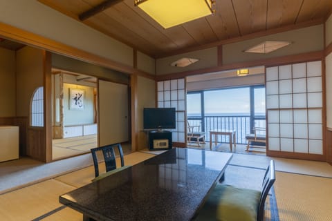 Deluxe Japanese Style Room, Smoking | Minibar, in-room safe, desk, free WiFi