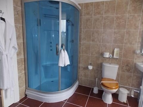 Superior Double or Twin Room, Ensuite | Bathroom | Towels