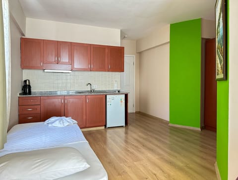 Apartment, 1 Bedroom | Desk, free WiFi, bed sheets