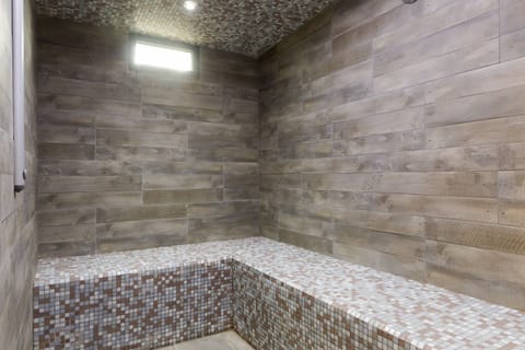 Steam room 