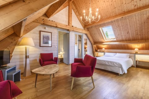 Junior Suite | Premium bedding, Select Comfort beds, in-room safe, desk