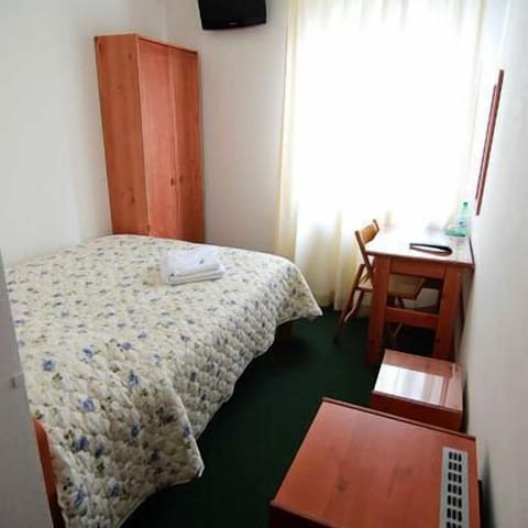 Single Room | Down comforters, minibar, in-room safe, desk
