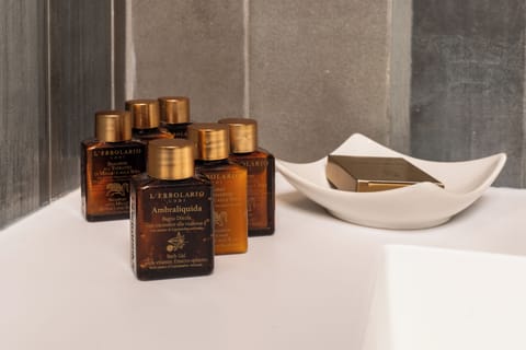 Superior Room, 1 Double Bed | Bathroom | Shower, hair dryer, slippers, bidet