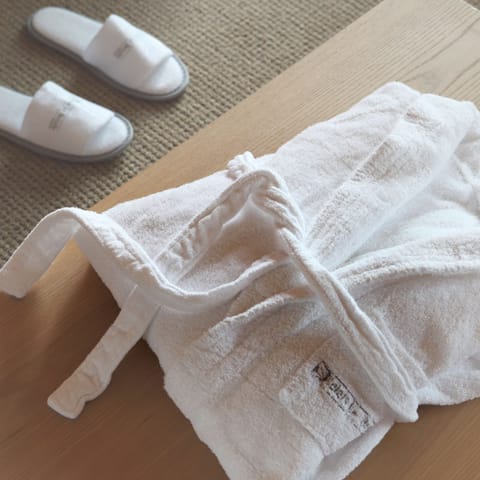 Junior Suite | Minibar, in-room safe, blackout drapes, soundproofing