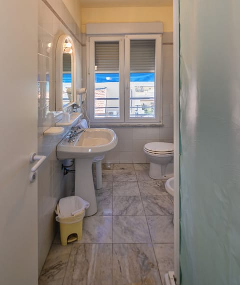 Double Room, Sea View | Bathroom | Hair dryer, bidet, towels