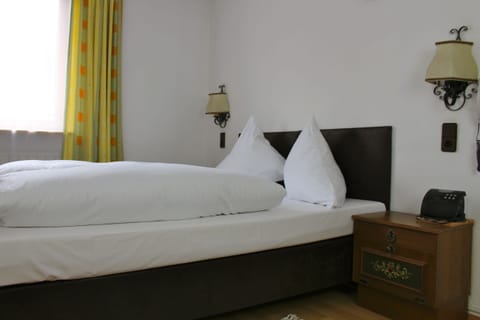 Double Room | Desk, free WiFi, bed sheets