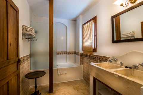 Double Room, Terrace | Bathroom | Shower, hair dryer, towels