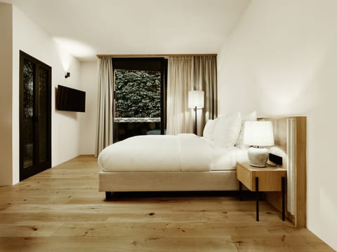 The Pin room | Premium bedding, minibar, in-room safe, individually decorated