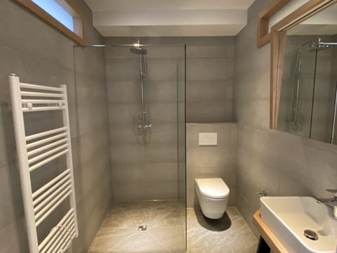 Superior Apartment, Accessible, Ensuite | Bathroom