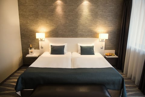 Superior Double Room | Hypo-allergenic bedding, minibar, in-room safe, desk