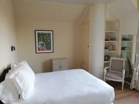 Comfort Room | Blackout drapes, free cribs/infant beds, rollaway beds, free WiFi