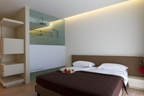 Minibar, in-room safe, desk, blackout drapes