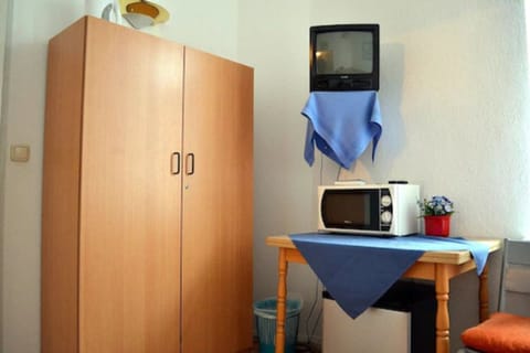 Single Room, Non Smoking | Room amenity