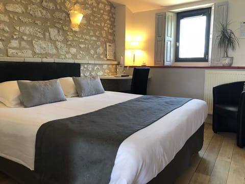 Comfort Double or Twin Room | Premium bedding, desk, iron/ironing board, free WiFi