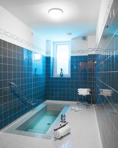 Hydrotherapy, reflexology