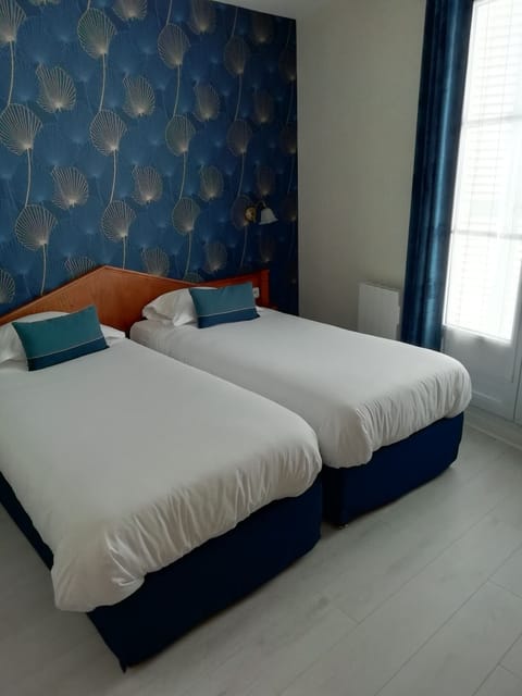 Twin Room, 2 Twin Beds, Bathtub | Desk, free WiFi, bed sheets