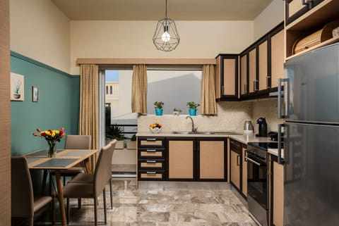 Deluxe Apartment | Private kitchen | Full-size fridge, oven, stovetop, coffee/tea maker
