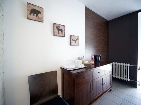 Basic Apartment, 2 Bedrooms, Non Smoking | Living area | 32-inch TV with cable channels