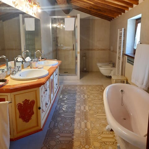 Royal Suite, Terrace | Bathroom | Free toiletries, hair dryer, towels, soap