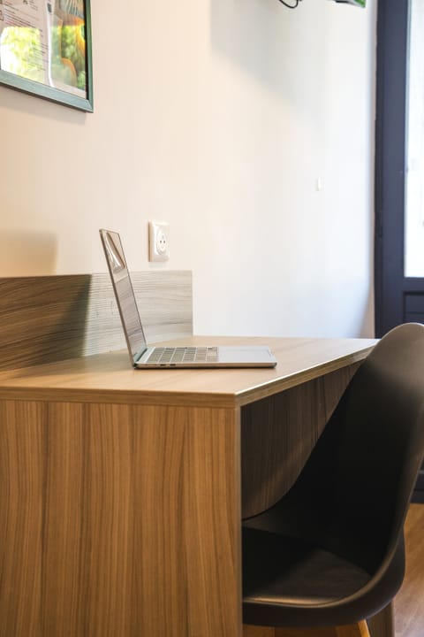 Comfort Room | Free WiFi, bed sheets