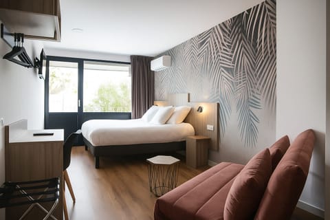 Deluxe Quadruple Room | Free WiFi, bed sheets