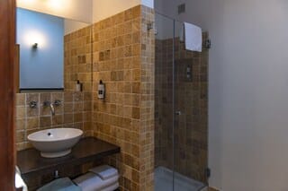 Double Room | Bathroom | Designer toiletries, hair dryer, bidet, towels