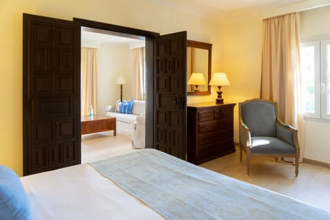 Junior Suite, Balcony | Hypo-allergenic bedding, minibar, in-room safe, individually decorated