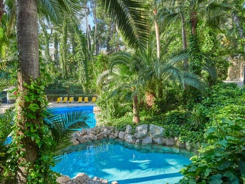 Indoor pool, 2 outdoor pools, sun loungers