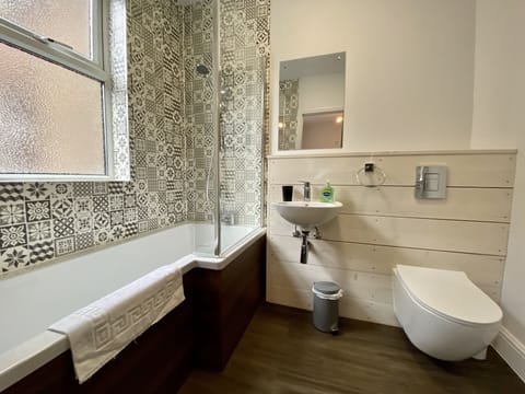 Deluxe Double Room, Ensuite | Bathroom