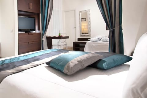 Frette Italian sheets, in-room safe, desk, free WiFi