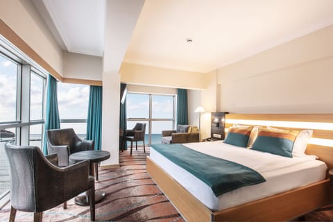Deluxe Room, Sea View | Minibar, in-room safe, desk, iron/ironing board