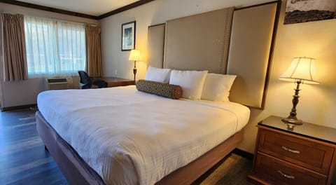Standard Room, 1 King Bed | Hypo-allergenic bedding, iron/ironing board, free WiFi, bed sheets